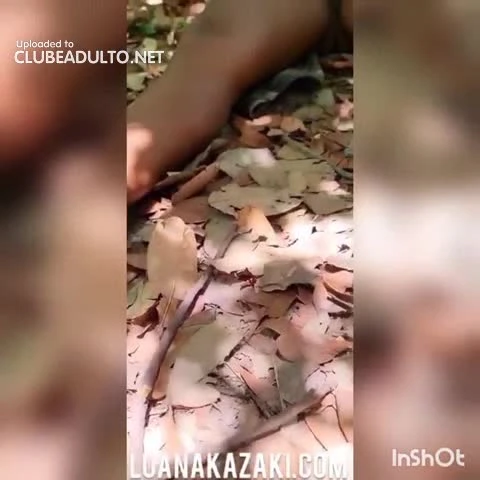 Chegou dando uma rebolada na xoxota da Luana Kazaki