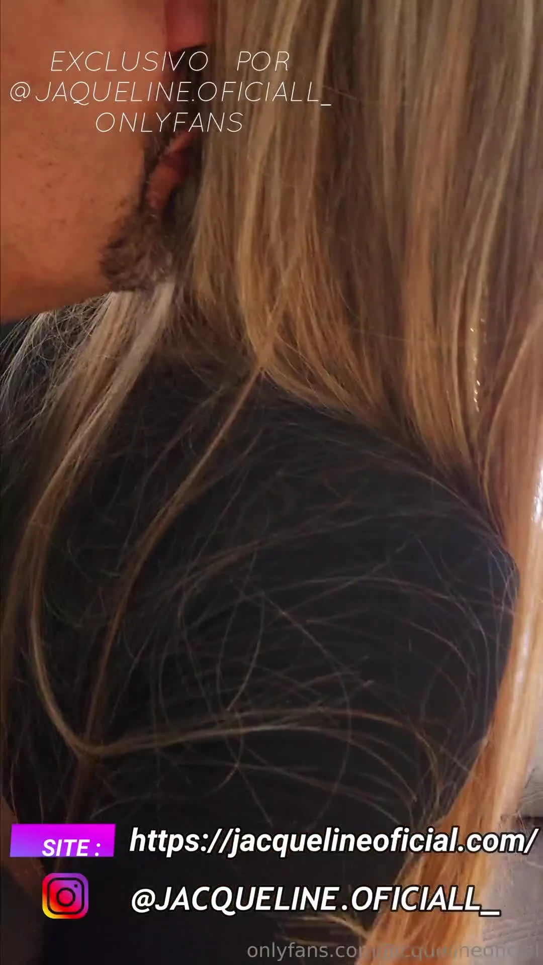 YouTuber Jacqueline Darley se jogando gostoso na cama!