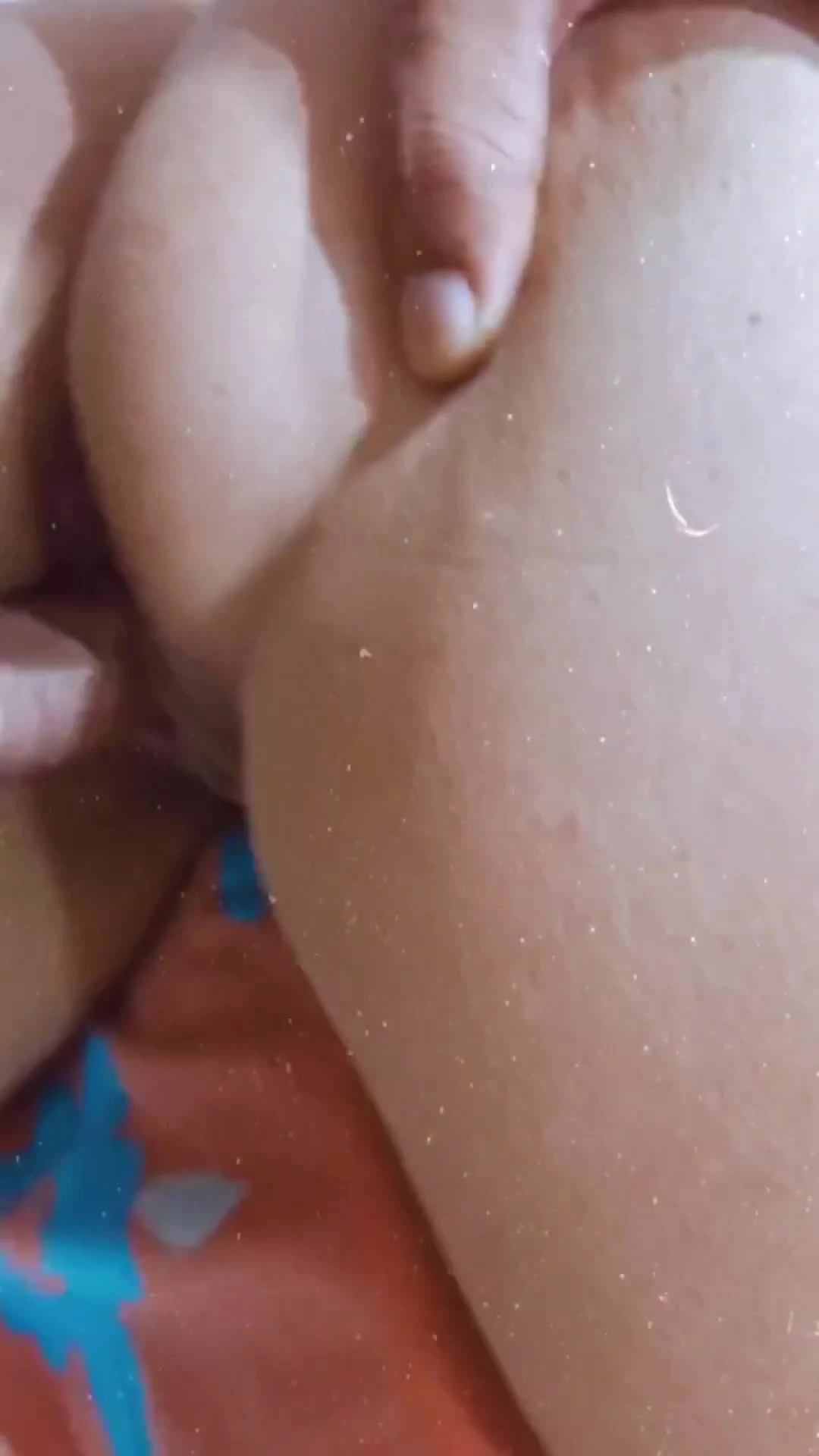Karoline Silva, a pequena com um baita bumbum, em uma coletânea quente
