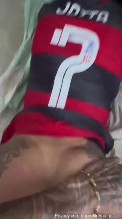 Garota jovem Maryzinha fudendo gostoso com um cara tatuado