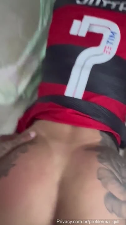 Garota jovem Maryzinha fudendo gostoso com um cara tatuado