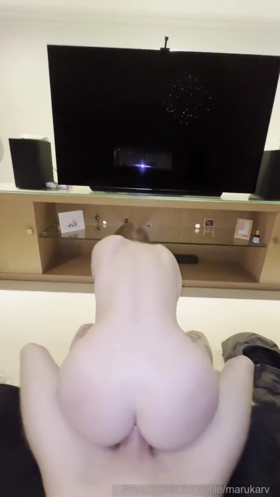 Vídeo amador de Maru Karv fudendo gostoso anal