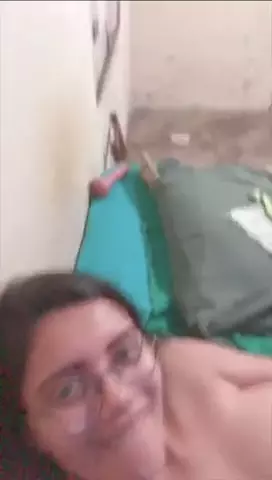 Lésbicas brasileiras fazendo uma live se deliciando juntas