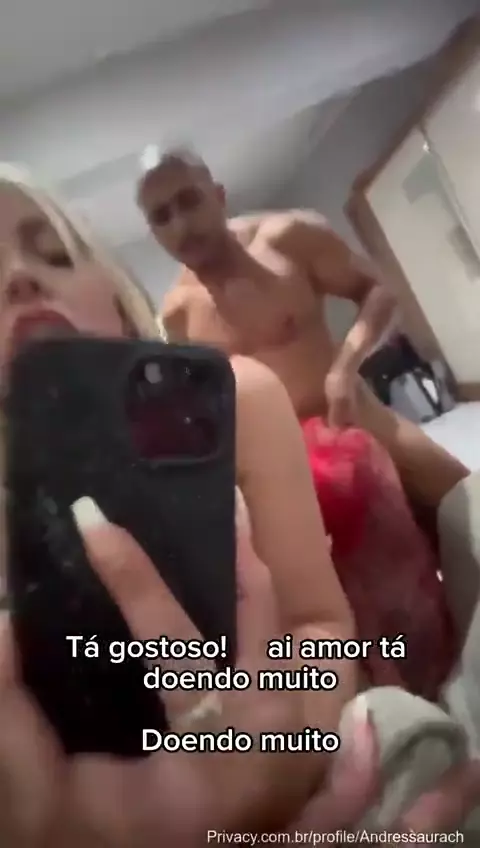 Andressa Urach, uma famosa, foi vista desfrutando momentos íntimos com um homem negro