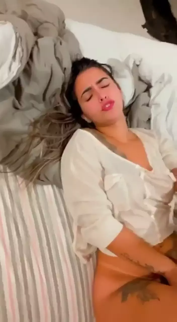 Paulla Naiama fudendo gostoso muito gostoso com um cara bem dotado