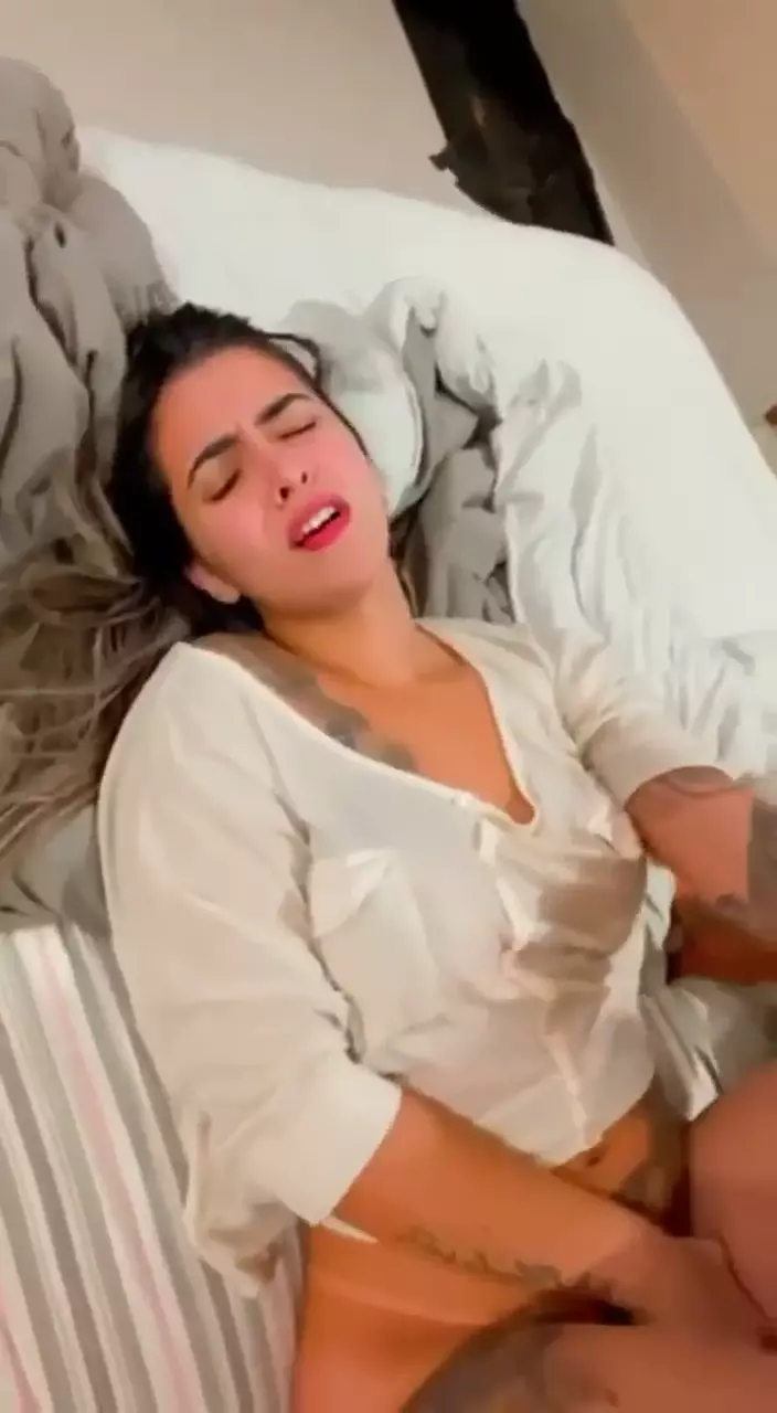 Paulla Naiama fudendo gostoso muito gostoso com um cara bem dotado