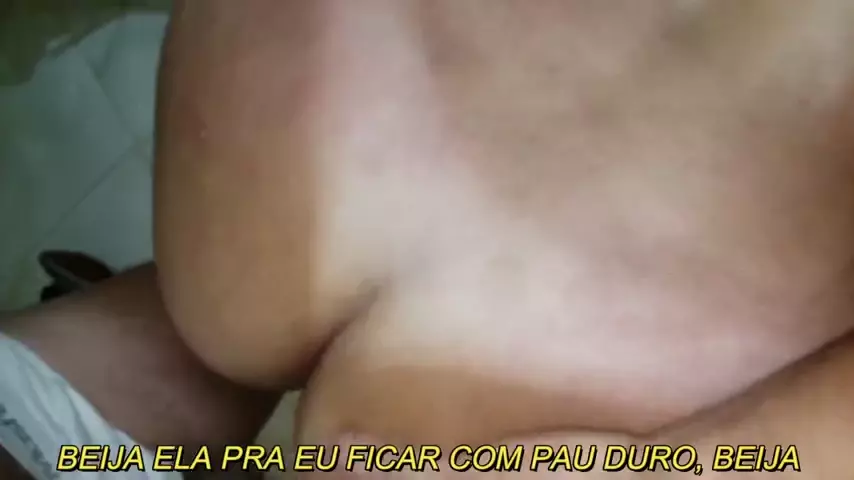 Corninho grava vídeo da sua esposa com bundão grande sentando no amigo