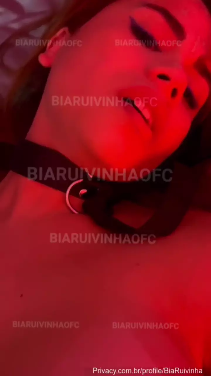 Bia Ruivinha fudendo gostoso anal com uma piroca preta e deixando o cuzinho arrombado