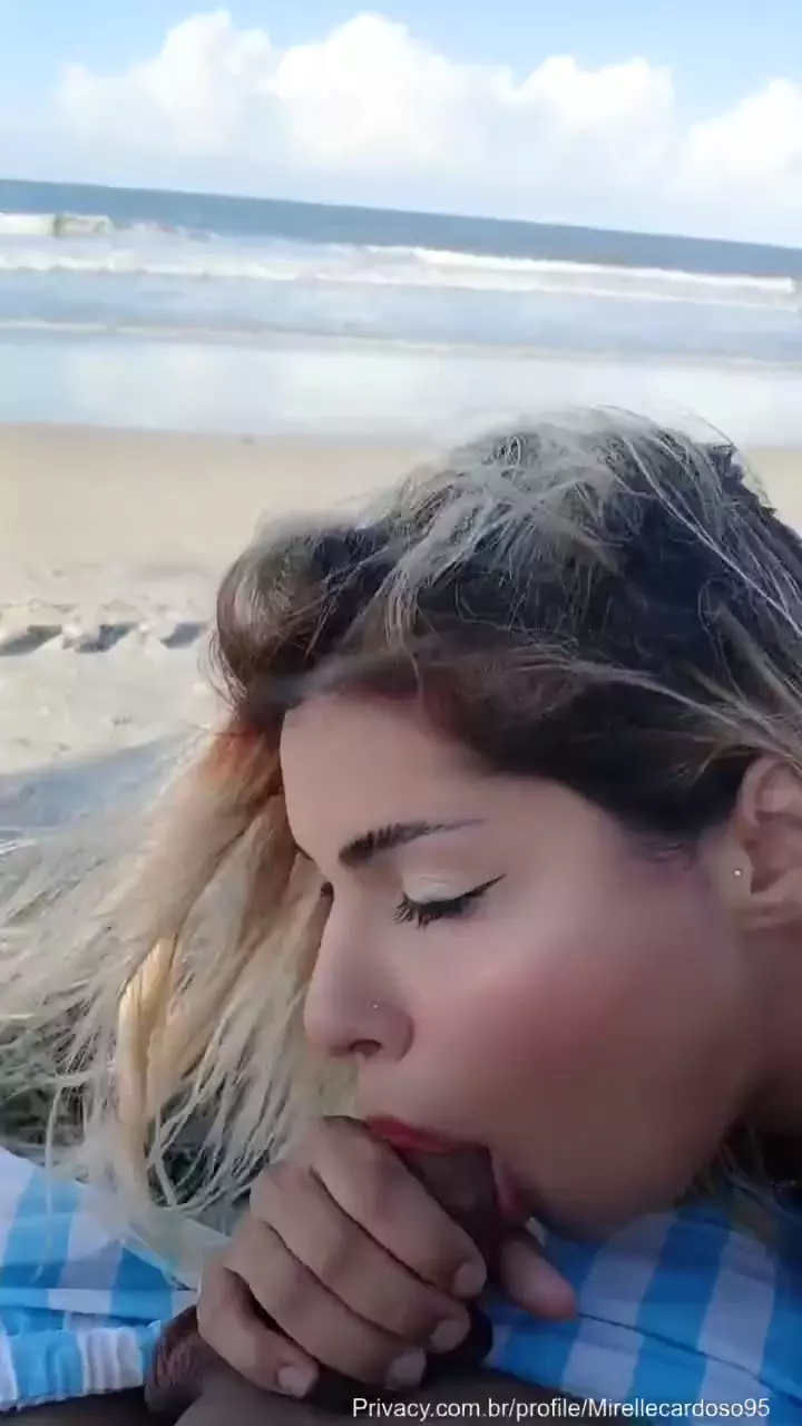 Mirelle Cardoso é flagrada fudendo gostoso oral na praia em vídeo caseiro