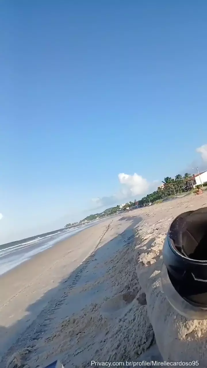 Mirelle Cardoso é flagrada fudendo gostoso oral na praia em vídeo caseiro