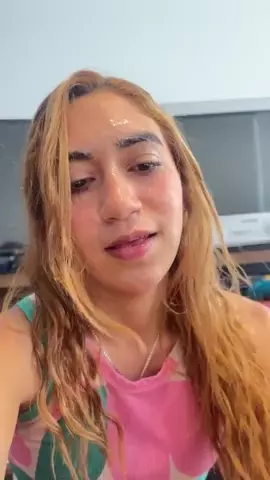 Apareceu na internet uma garota nova fazendo um bico com os caras na boca