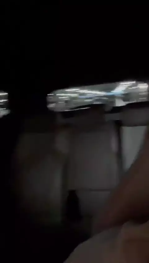 Cristine fez um boquete no marido enquanto estavam no carro Ela caiu de boca e chupou o pau dele