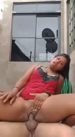 Mulata de babydoll descendo com tudo na piriquita