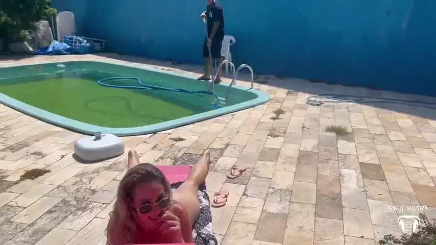 Patty Hotwife curtindo com o pool guy super bem dotado