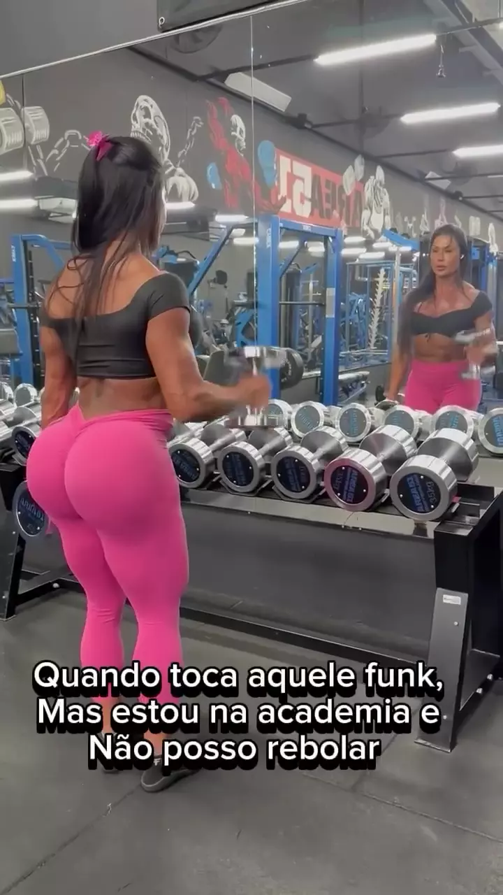 Gracyanne Barbosa dançando e mostrando toda sua habilidade na academia, com muita sensualidade