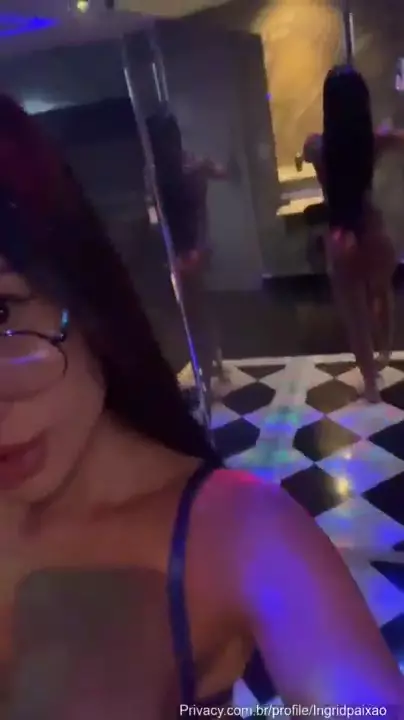 Ingrid Paixão dançando sensualmente no pole dance do motel freporni