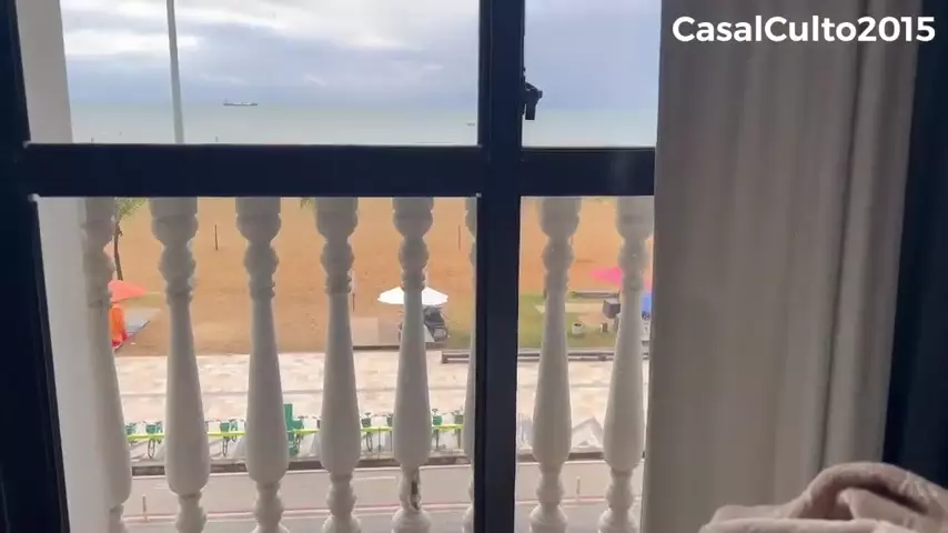 Esposa branquinha com bundão grande do Casal Culto sendo gravada pelo marido voyeur