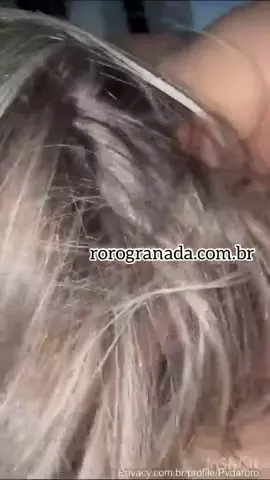 Roro Granada arrasando na arte do sexo oral profissional, fazendo um ótimo trabalho com muita habilidade