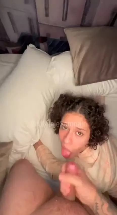 Mariele Sampaio em vídeo caseiro transando e levando gozada nos cabelos