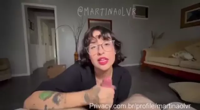 Martina Olvr masturbando o namorado em busca de esperma