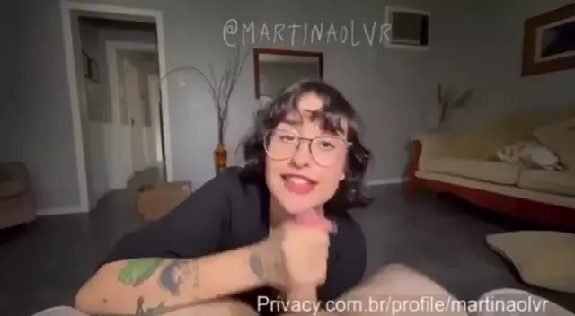 Martina Olvr masturbando o namorado em busca de esperma