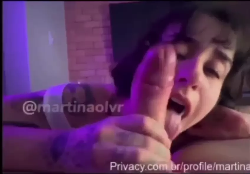 Martina Olvr postou um vídeo elogiando o namorado sortudo