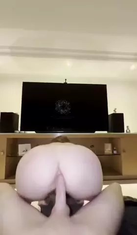 Maru Karv arrasando com sua dança sensual