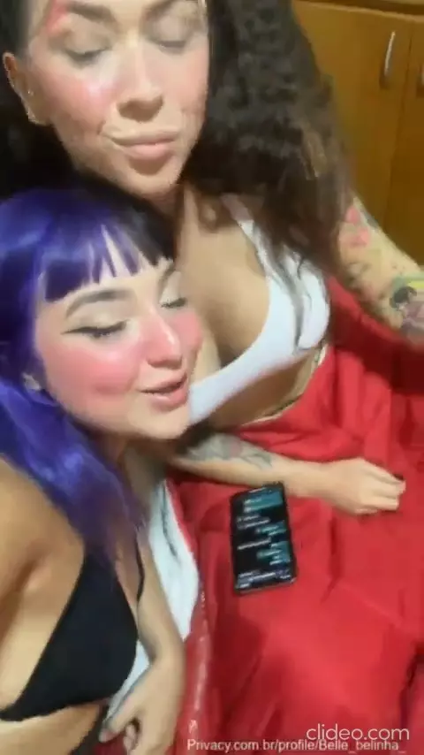 Mc Pipokinha e Belle Belinha se envolvendo de forma bem picante em um vídeo do Privacy