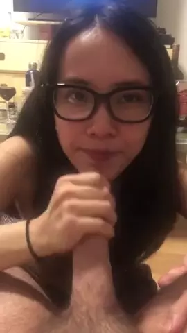 Eromezinha geek dando aquele boquete saboroso