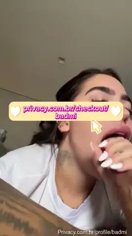 Chupada da Mc Mirella fazendo um boquete delicioso e bem molhado de verdade