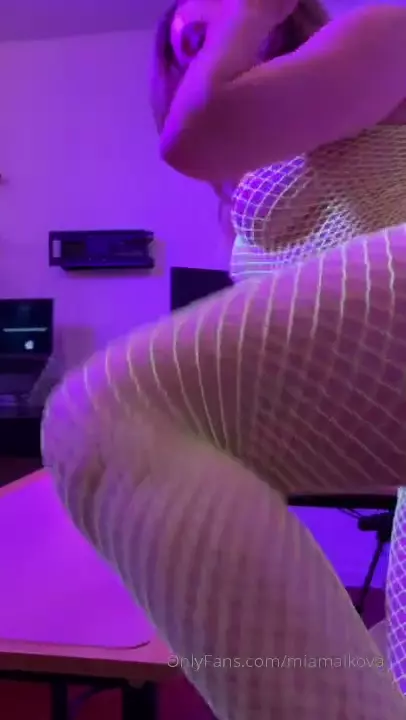 Mia Markova mostrando tudo de graça no Onlyfans, se tocando com um brinquedo especial