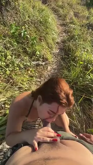 Chupeta da Myrella Aguiar fazendo um boquete ao ar livre