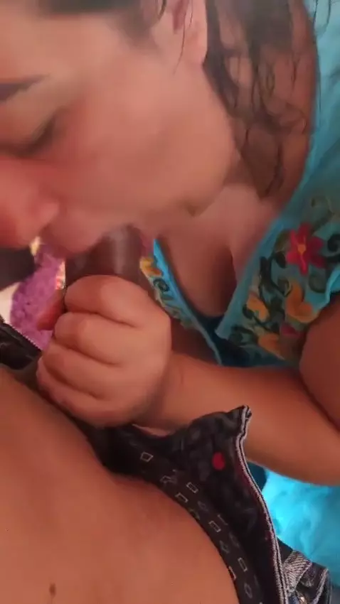 Esposa se deliciando com o pakitão