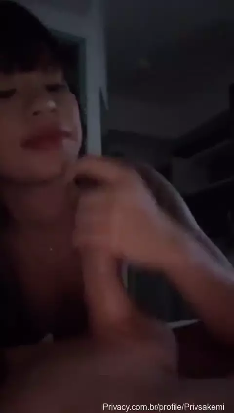 Paloma akemi mamando rola enquanto é mais nova