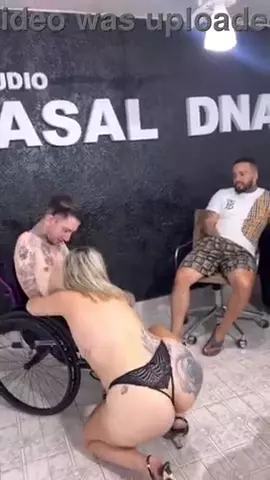 Maridão do Rio de Janeiro assistindo a mulherona empinada se jogando no vizinho que tá na cadeira de rodas