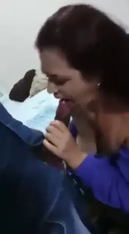 Coroa casada pegando fogo, se deliciando com o membro avantajado do amante