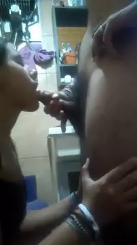 Cuzinha mandando um boquete delícia e recebendo a explosão!