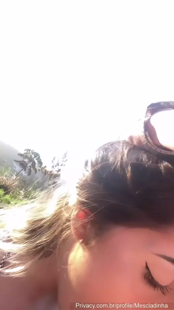 Sexo assistindo vídeos de novinhas amadoras fazendo aquele boquete para o namorado na cachoeira