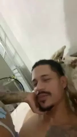Transando pela webcam com uma moreninha safada dando tchauzinho pro namorado