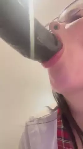 Xvideos, um boquete delicioso da loira no baguete preto gigante