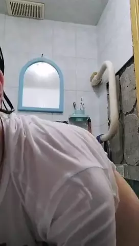 Menininha gostosa, branquela e toda despida na live