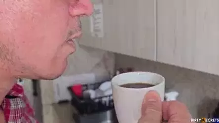 Duas irmãs lésbicas curtindo muito durante a relação íntima